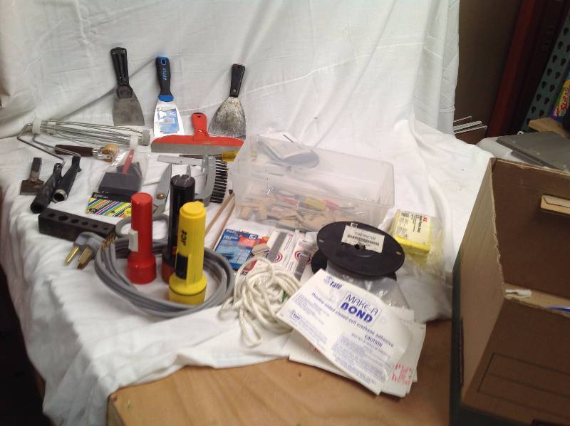 lot 14 image: Misc Painting Supplies