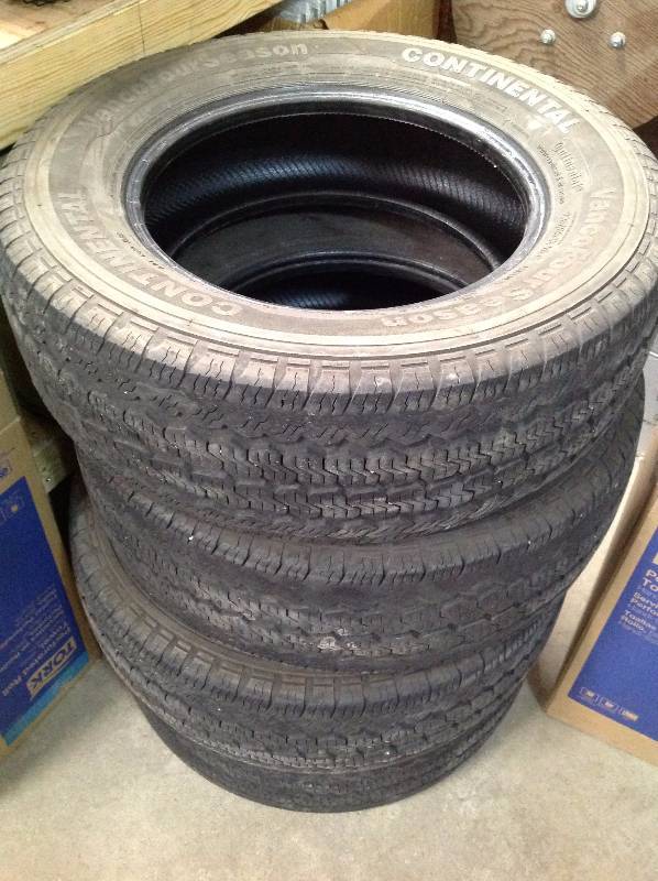 lot 26 image: Set of Four Tires-235-65R-16C