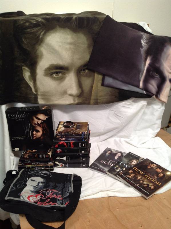 lot 32 image: Twilight - Hard Covers, Blankets, Graphic Novels, Canvas Bag, DVDs, Journals