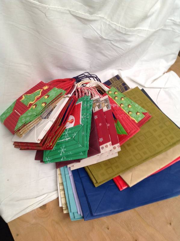 lot 35 image: Gift Bags 23 Different Kinds