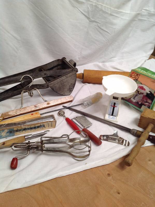 lot 71 image: Kitchen Items