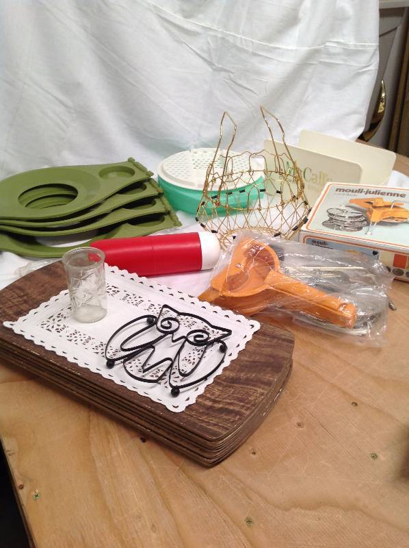 lot 72 image: Kitchen Items