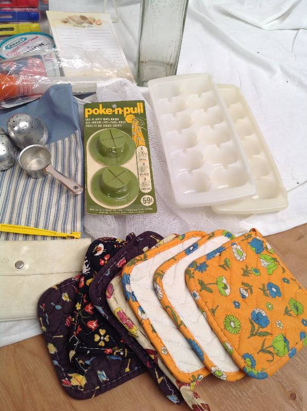 lot 73 image: Kitchen Items