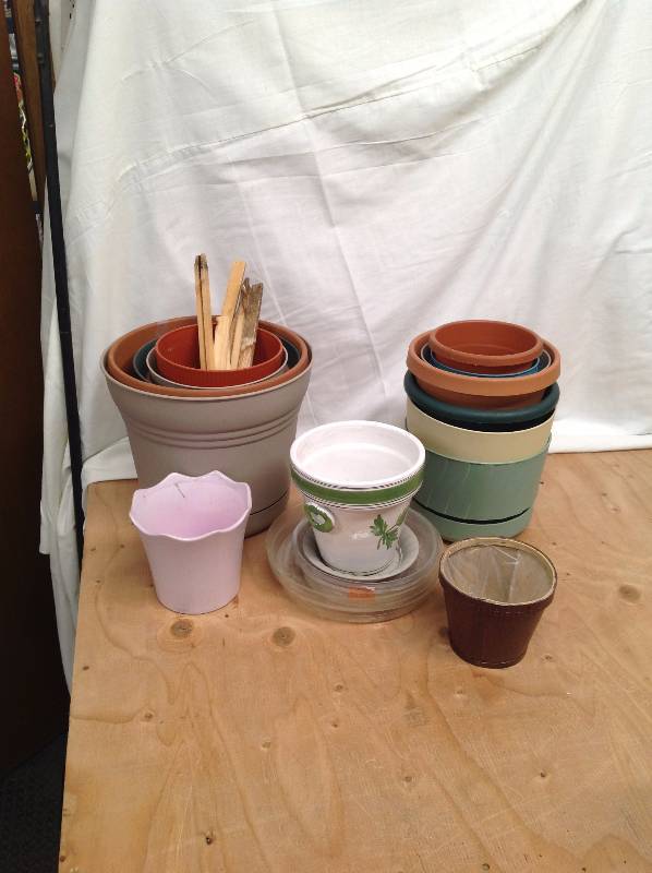 lot 99 image: Flower Pots, Two Ceramic and 17 Plastic