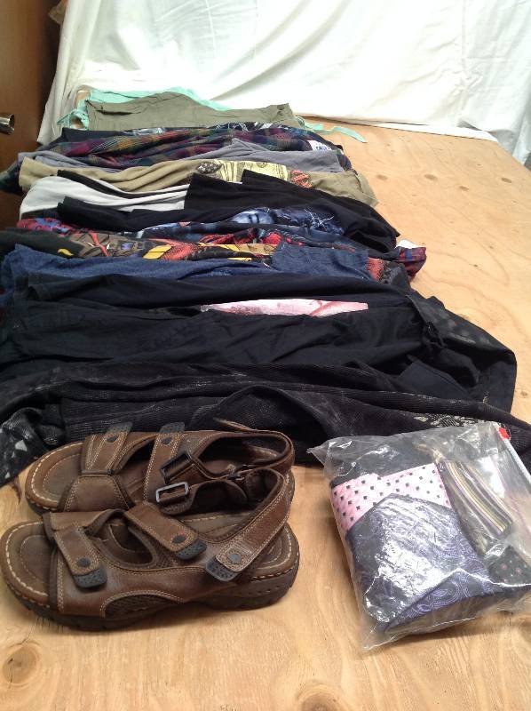 lot 110 image: Mens LXL clothing, pair of sandal size 10