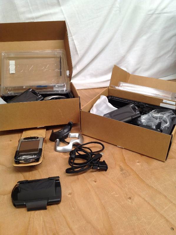 lot 113 image: 3 Compaq IPAQ H3870 Hand Held Bluetooth Equipped