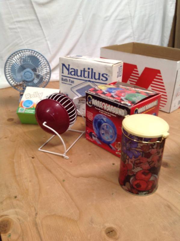 lot 118 image: Nautilus Bathroom fan, small fan hamster items