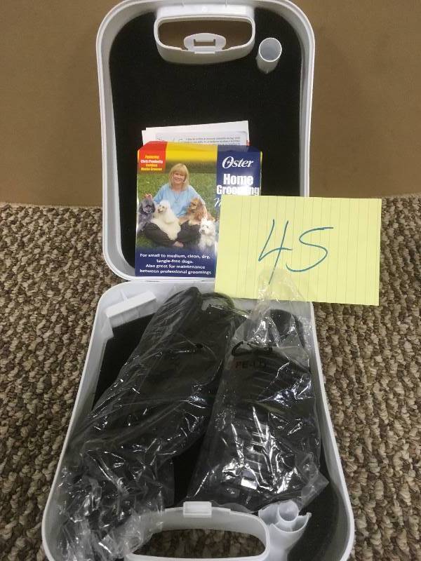 lot 45 image: Oster Calm Clips Grooming Kit, 1.0 CT - Open Box