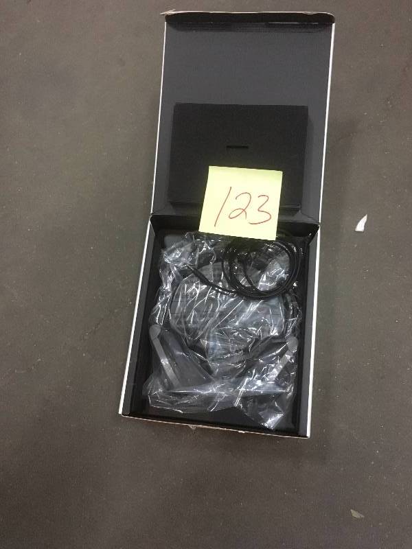 lot 123 image: JBL Synchros E30 headphones