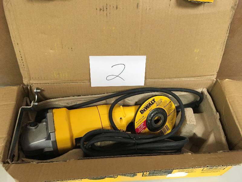 DeWalt 12 Amp 5 in. 10,000 RPM Medium Angle Grinder - in working conditions