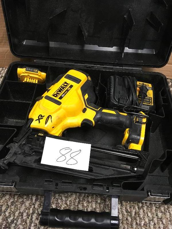 USED - DeWalt 20 Volt MAX XR Nail Gun - Open Box