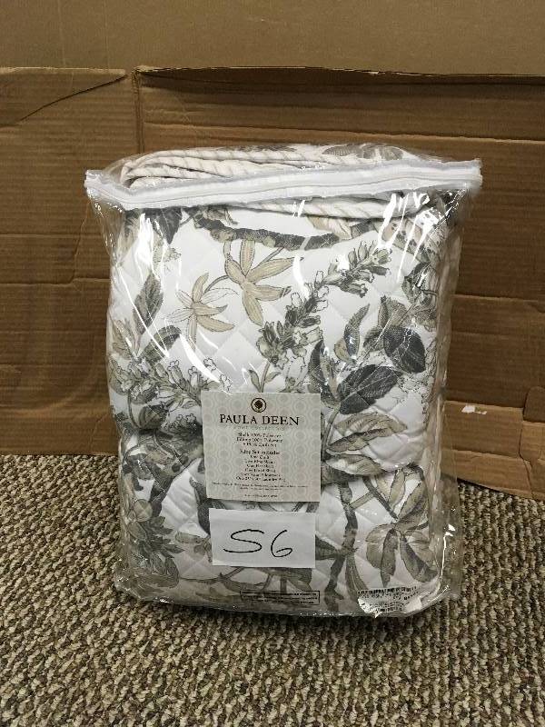 Paula Deen 8 Piece Quilt Set - Open Box