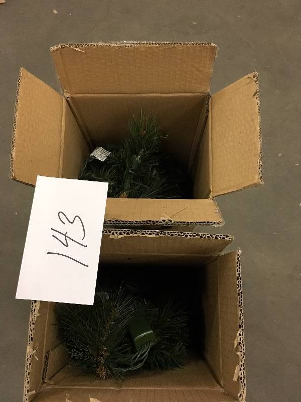 Lot of 2 Wesley Pine Garland Swag X 133 Tips 35 Plug-in Warm White Led Lights Led 32