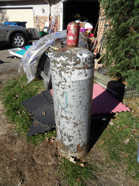 lot 1 image: 100 pound propane tank...