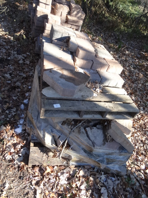 lot 4 image: 2 pallets of 2 different kinds of s...