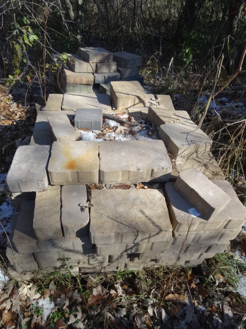lot 14 image: 2 pallets of pavers. 3 sizes. Appro...