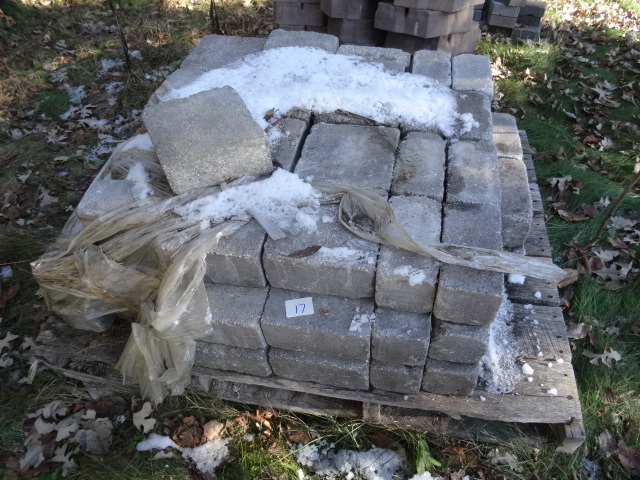 lot 17 image: Pallet of pavers. 2 sizes. Approx 6...