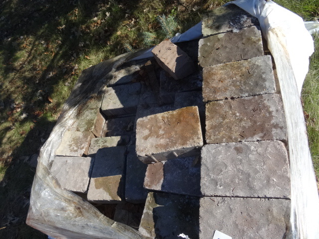lot 19 image: Concrete pavers. 8 x 6 x 3. Approx ...