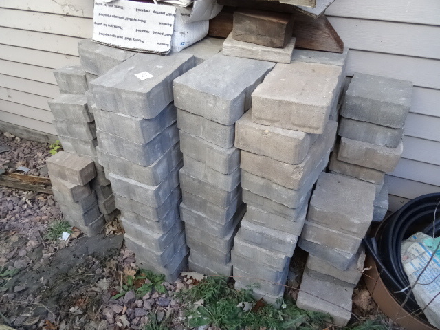 lot 32 image: Concrete pavers. 3 sizes. Over 100 ...