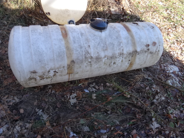 lot 37 image: 100 gal poly tank...