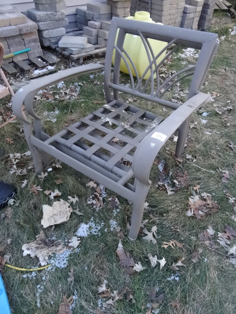 lot 40 image: 2 matching aluminum lawn chairs...