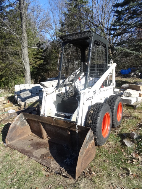 lot 43 image: Melroe Bobcat 610. Wisconsin V4HD g...