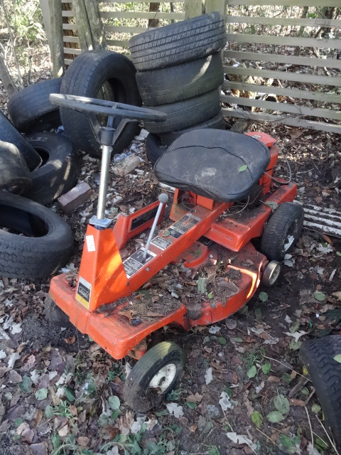 lot 45 image: Montgomery Wards lawn mower. 24 de...