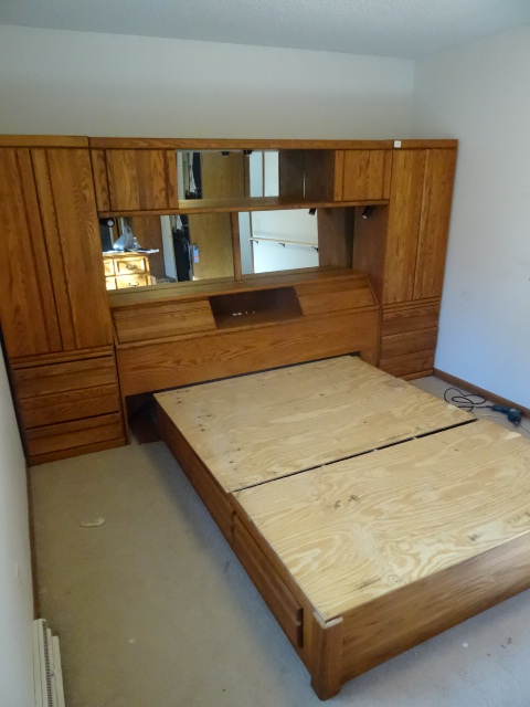 lot 49 image: Bed set with large headboard. 120 x...