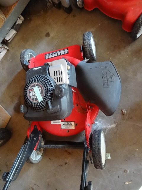 lot 58 image: Snapper 21 5 HP mower...