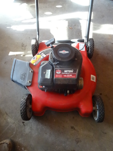 lot 59 image: MTD 20 push mower. Briggs 3 HP mot...