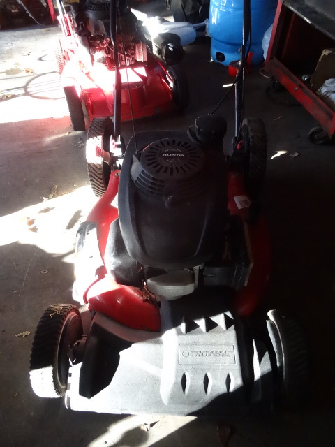 lot 61 image: Troy bilt variable speed mower. Hon...
