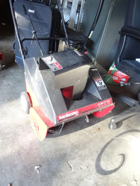 lot 63 image: Yard machine 21 4.5 HP snow blower...