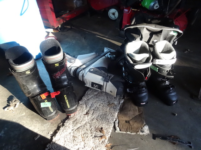 lot 77 image: 3 pair of down hill ski boots...