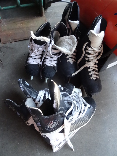 lot 79 image: 3 pair of hockey skates...