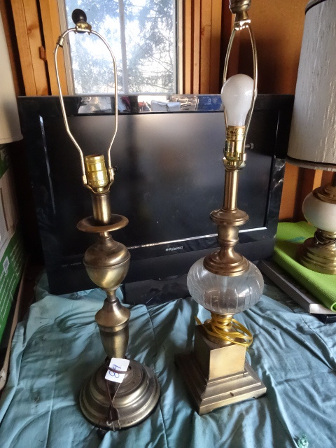 lot 89 image: 2 vintage lamps...