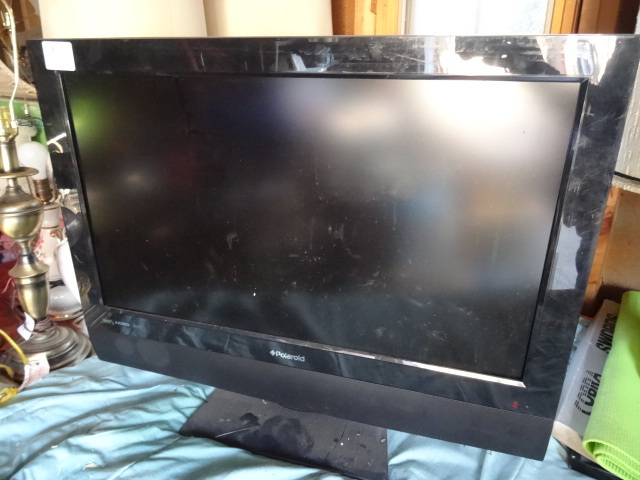 lot 90 image: polaroid tlx-03210B led tv. 32...