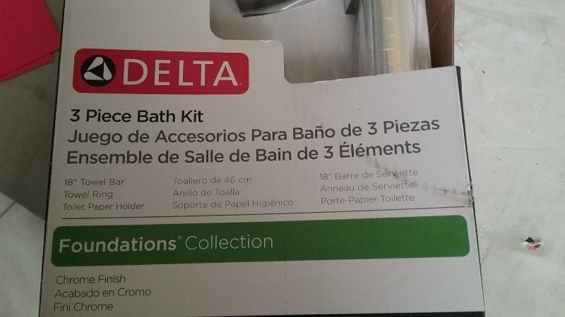 lot 27 image: Delta 3 Piece Bath Set