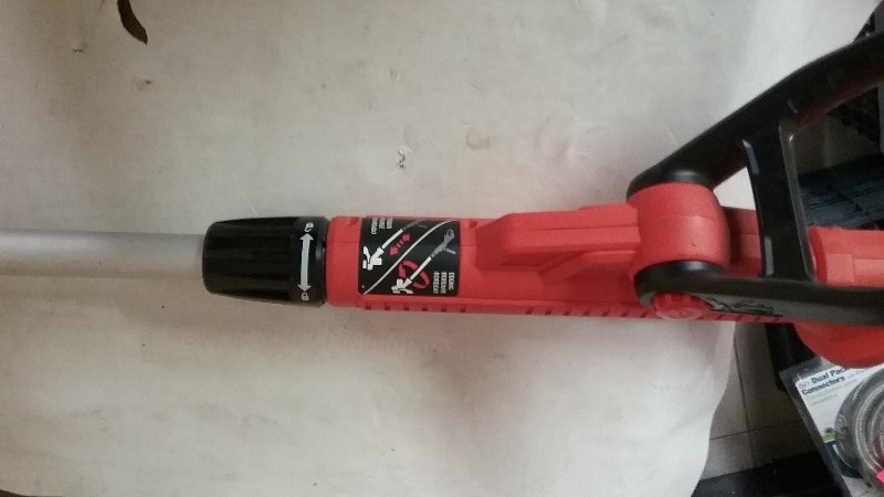 lot 36 image: Black and Decker Weed Whipper