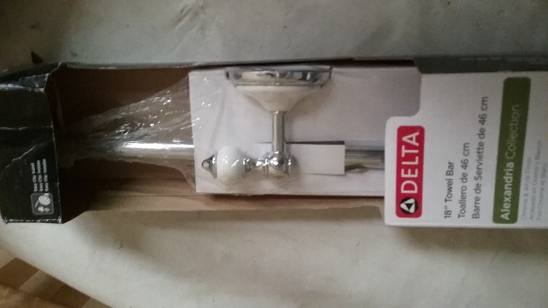 lot 53 image: Delta Bathroom 4 Piece Set