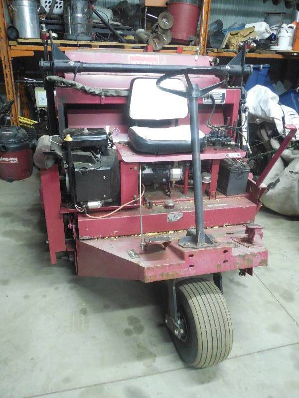 lot 1 image: Toro Commercial Turf Sweeper #4800 hl