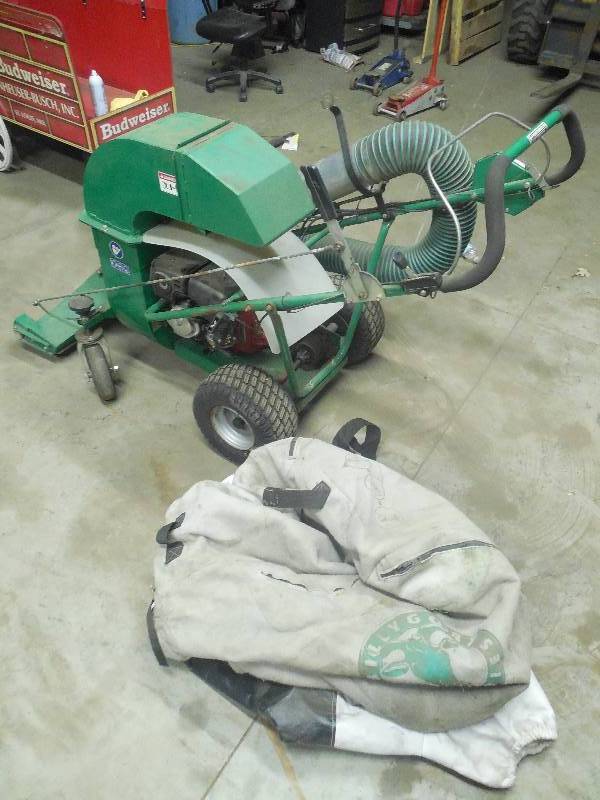 lot 2 image: Billy Goat Pro Series Leaf Vac