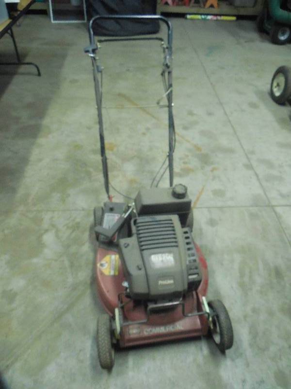 lot 7 image: Toro Commercail Grade Push Lawn Mower