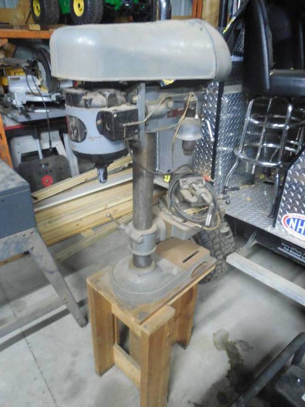 lot 19 image: Floor Standing Drill press