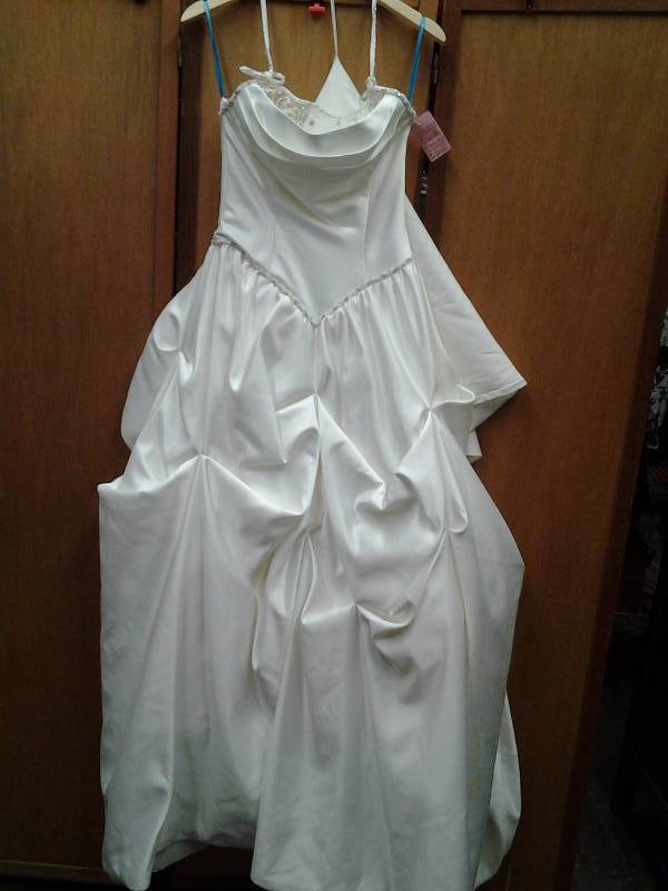 Palace Athena Size 6 Ivory Beaded