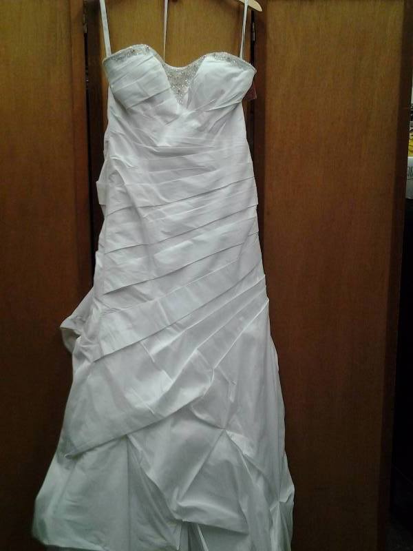 Moda Bella Size 10 White Beaded