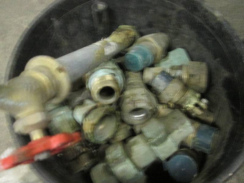lot 18 image: 5 gallon pail of metal connections ...