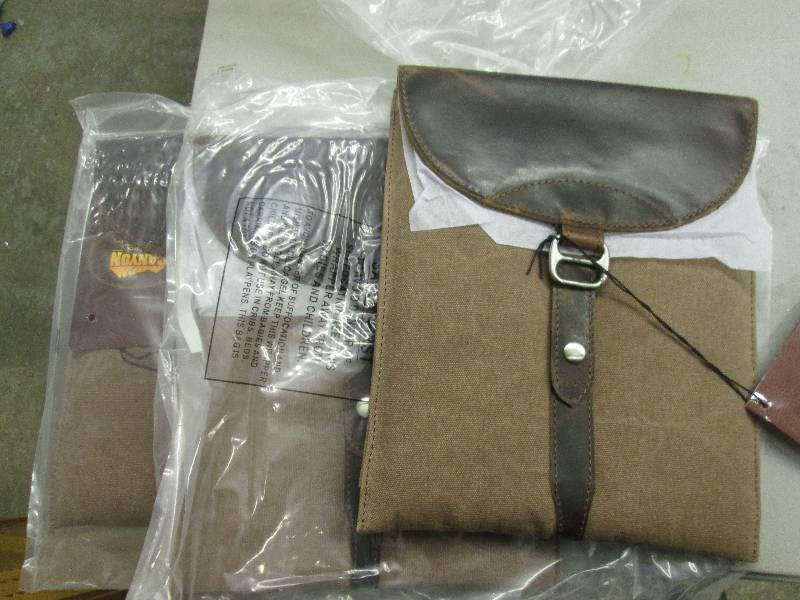 lot 59 image: 3 new i-pad pull up leather wash ca...