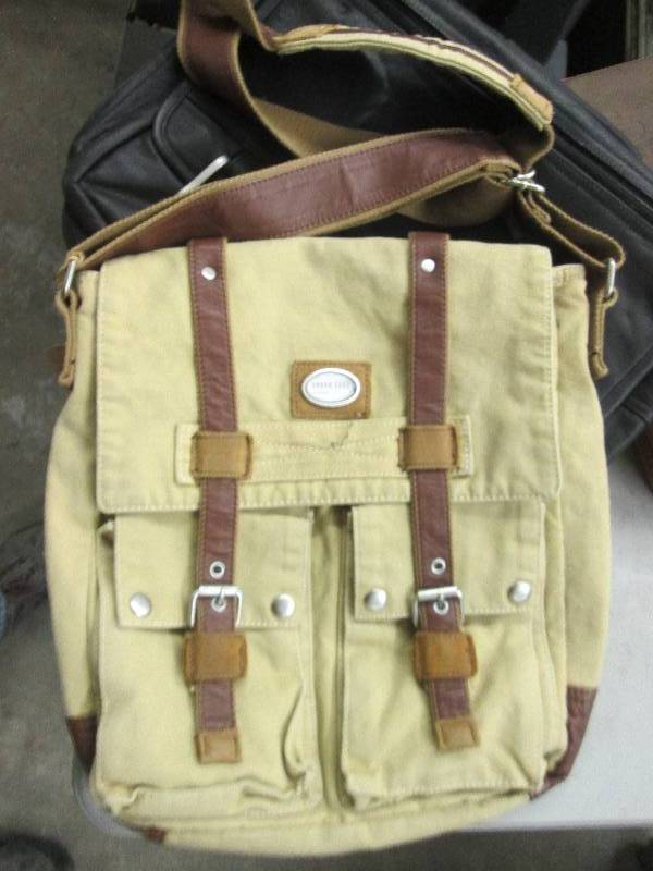 lot 86 image: 3 new canyon leather bags and one c...