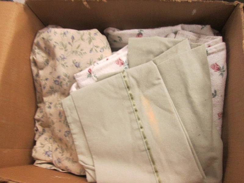 lot 148 image: box of sheets a under cabinet radio...