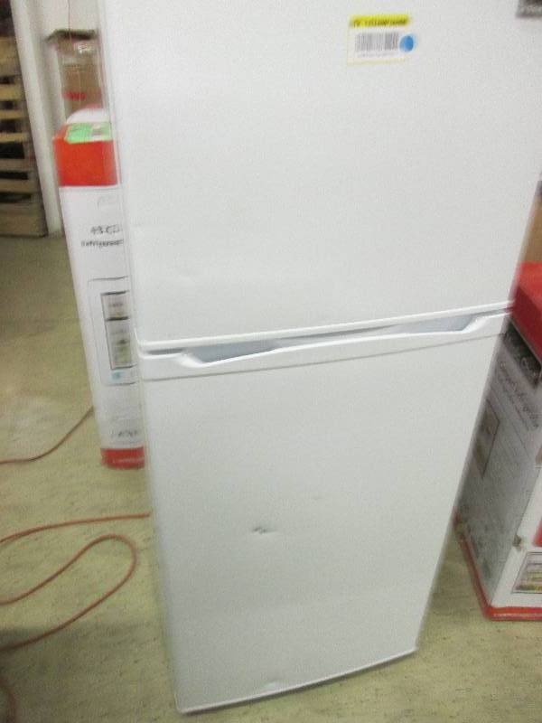 lot 199 image: magic chef fridge tested and works ...